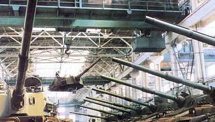 北京一家軍廠,規模大的員工4300多人,曾是全國第四大軸承廠